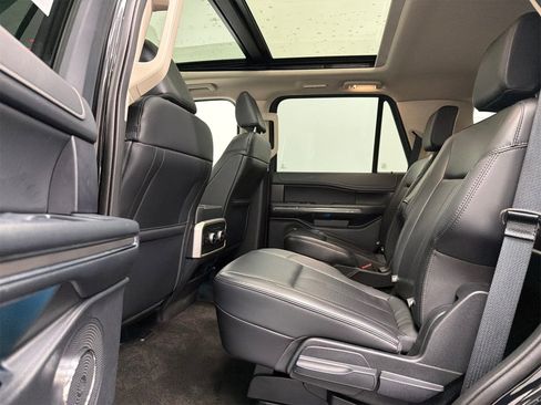 Used 2022 Ford Expedition XLT image 20