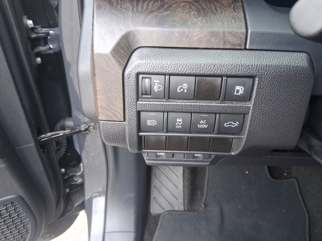 Used 2024 Toyota Tacoma Limited AWD/4WD image 10