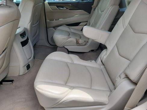 Used 2018 Cadillac Escalade Luxury AWD/4WD image 15