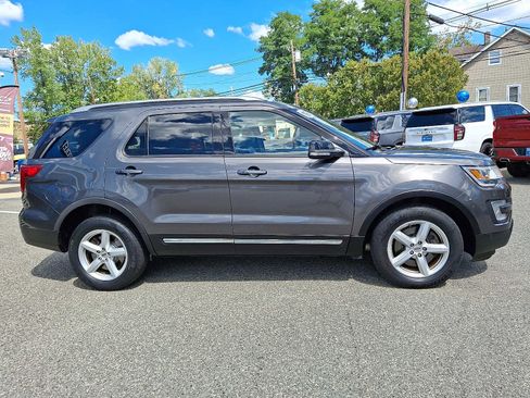 Used 2016 Ford Explorer XLT w/ Equipment Group 202A image 7
