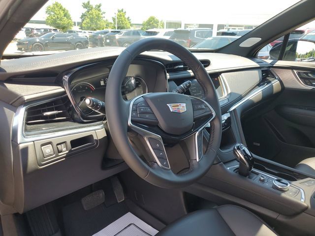 Certified 2025 Cadillac XT5 Premium Luxury w/ LPO, Floor Liner Package AWD/4WD image 8