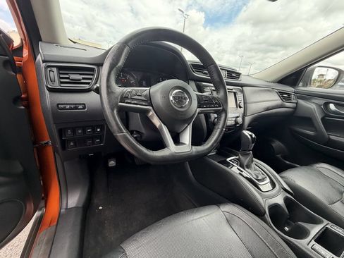 Used 2018 Nissan Rogue SL w/ Premium Package FWD image 17