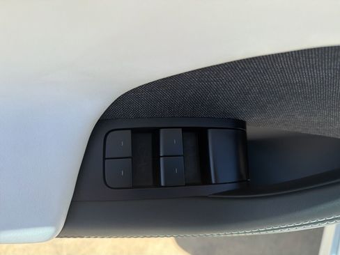 Used 2023 Tesla Model S image 15