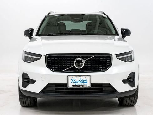 Used 2024 Volvo XC40 B5 Plus w/ Climate Package image 4