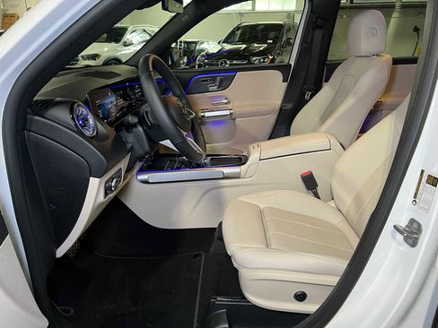 Used 2025 Mercedes-Benz GLB 250 image 22