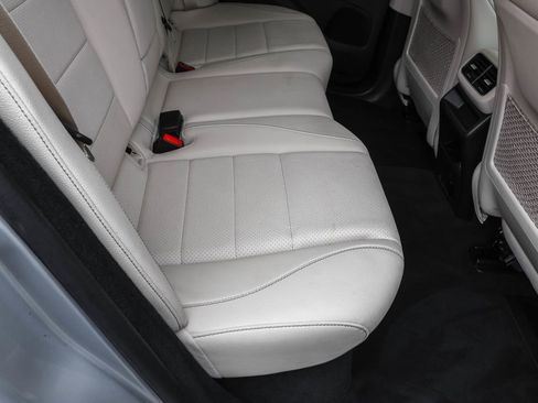 Used 2022 Mercedes-Benz GLE 350 4MATIC w/ AMG Line Exterior image 36