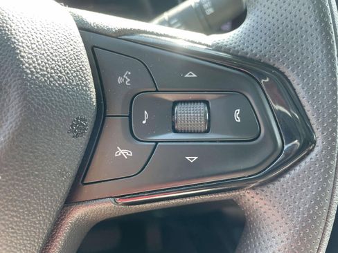 Used 2025 Chevrolet Trax LT FWD image 21