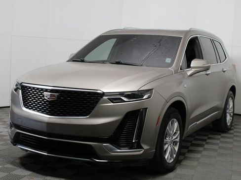 Used 2022 Cadillac XT6 Luxury image 3