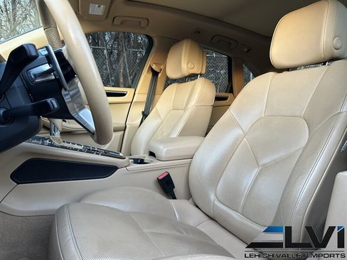 Used 2016 Porsche Macan S image 18