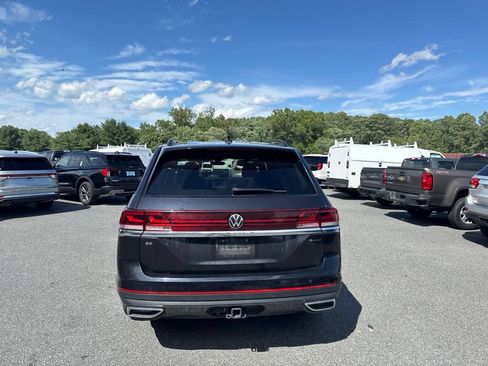 Used 2024 Volkswagen Atlas SE AWD/4WD image 5