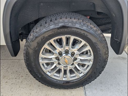 Used 2024 Chevrolet Silverado 2500 High Country w/ High Country Premium Package AWD/4WD image 17
