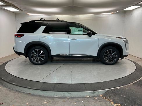 New 2026 Nissan Pathfinder Platinum image 6