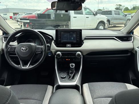 Used 2020 Toyota RAV4 XLE w/ XLE Grade Weather Package AWD/4WD image 16