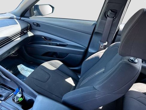 Used 2025 Hyundai Elantra Sport FWD image 3