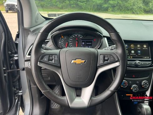 Used 2019 Chevrolet Trax LT w/ LT Convenience Package image 19
