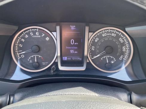 Used 2019 Toyota Tacoma SR5 RWD image 13