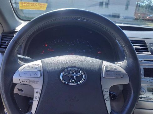 Used 2011 Toyota Camry XLE image 25