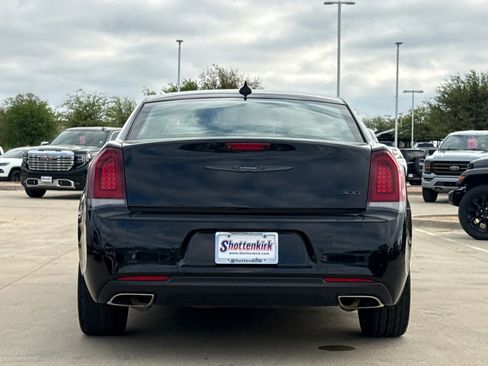 Used 2022 Chrysler 300 Touring L w/ Popular Equipment Group RWD image 7