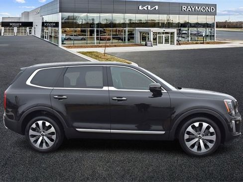 Certified 2022 Kia Telluride S image 2