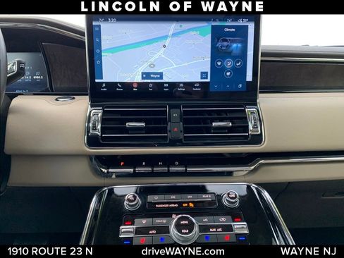 Certified 2022 Lincoln Navigator Reserve image 12