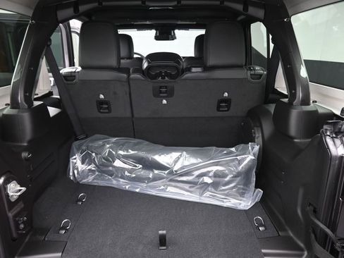 New 2026 Jeep Wrangler Unlimited Rubicon AWD/4WD image 10