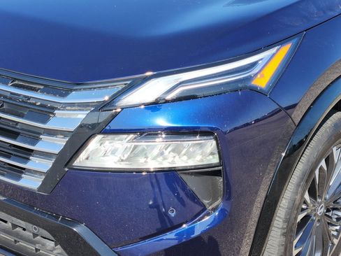 Used 2025 Nissan Rogue Platinum w/ Platinum Premium Package FWD image 5