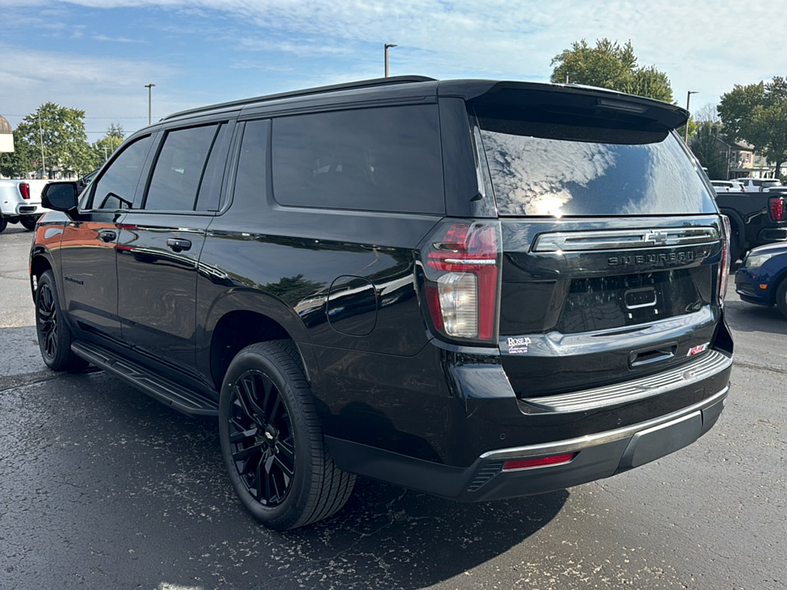 Used 2022 Chevrolet Suburban RST w/ Luxury Package AWD/4WD image 5