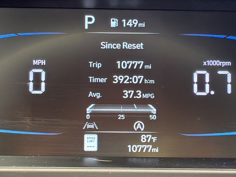 Certified 2025 Hyundai Elantra SE FWD image 23