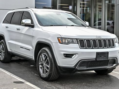 Used 2018 Jeep Grand Cherokee Limited AWD/4WD image 9