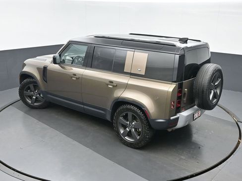 Used 2020 Land Rover Defender 110 SE image 34
