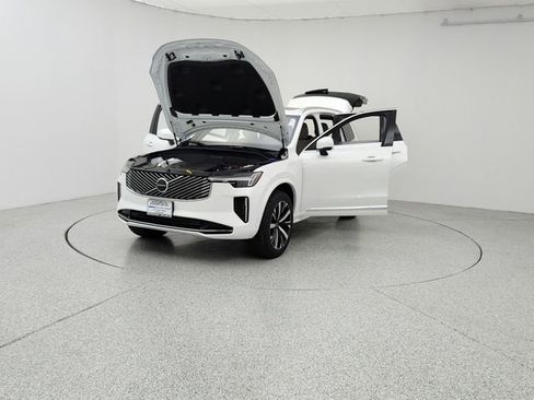 New 2026 Volvo XC90 B5 Core image 9