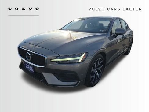 Used 2020 Volvo S60 T6 Momentum image 3