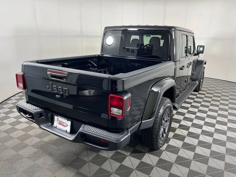 Used 2026 Jeep Gladiator Sport AWD/4WD image 7