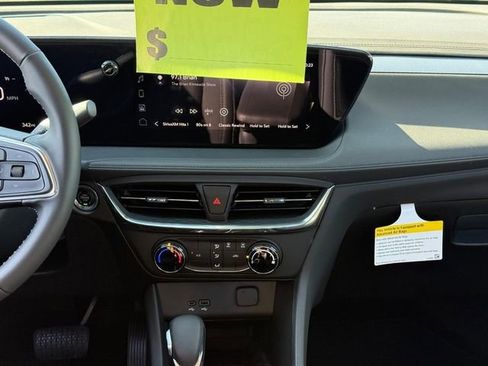 Used 2025 Buick Encore GX Preferred image 13