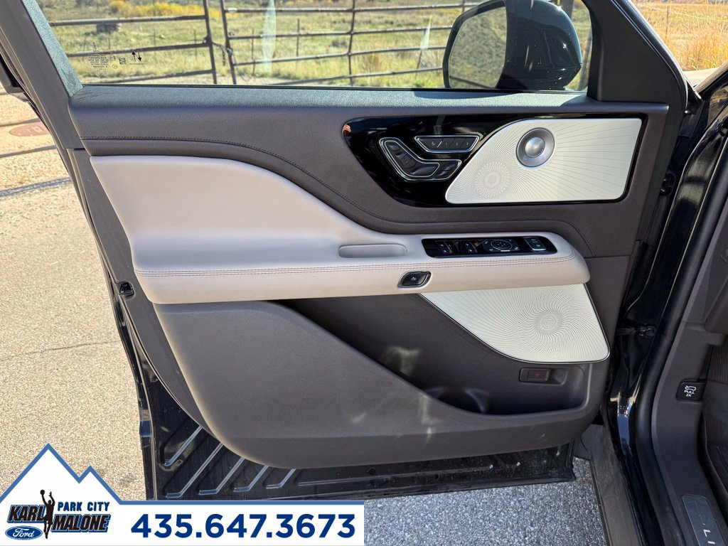 Used 2023 Lincoln Aviator Reserve w/ Equipment Group 201A AWD/4WD image 11