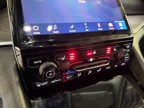 Used 2021 Jeep Grand Cherokee L Limited AWD/4WD image 30