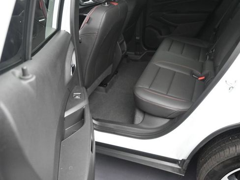 Used 2025 Chevrolet Trax RS w/ Sunroof Package FWD image 12