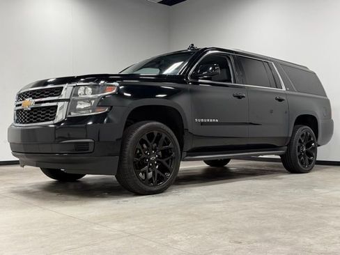 Used 2019 Chevrolet Suburban LT image 5