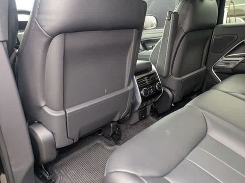 Used 2025 Land Rover Range Rover SE AWD/4WD image 16