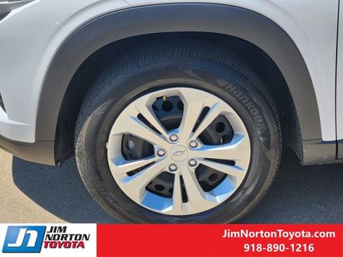 Used 2025 Chevrolet Trax LS FWD image 12