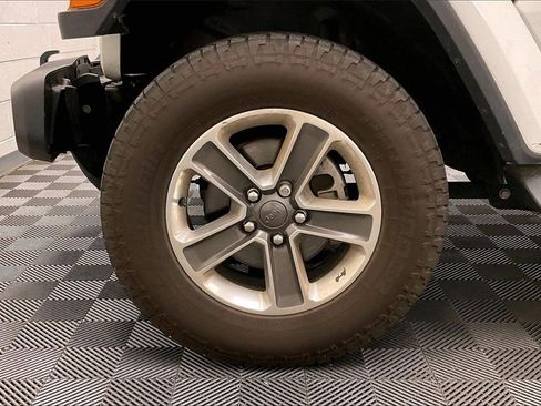 Used 2018 Jeep Wrangler Unlimited Sahara image 7