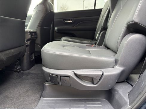 Used 2025 Toyota Grand Highlander XLE image 25