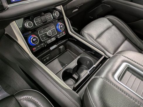 Used 2021 GMC Yukon Denali w/ Denali Premium Package image 14