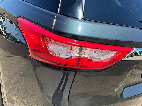 Used 2020 Chevrolet Traverse LT w/ LT Premium Package image 28