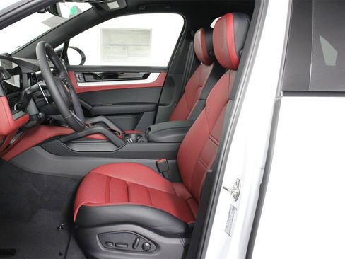 New 2026 Porsche Cayenne S image 5