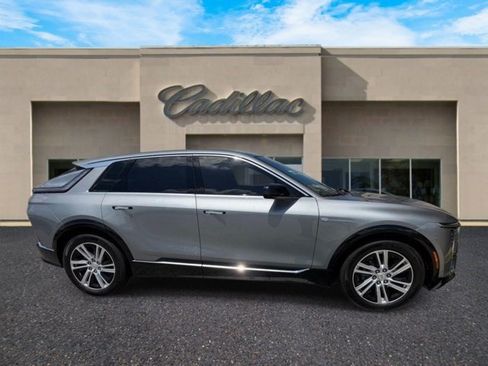 Certified 2024 Cadillac Lyriq Tech AWD/4WD image 2