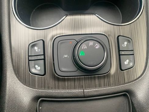 Used 2023 GMC Acadia SLT AWD/4WD image 17