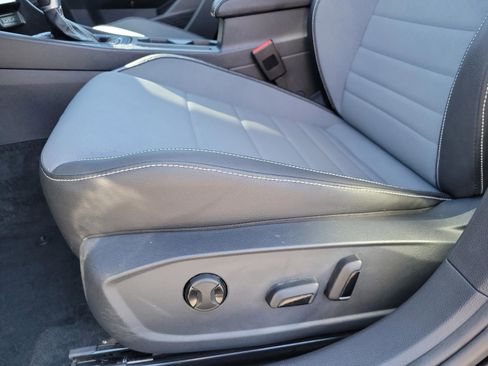 Used 2025 Volkswagen Jetta SE image 14