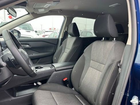 Used 2025 Nissan Rogue SV image 18