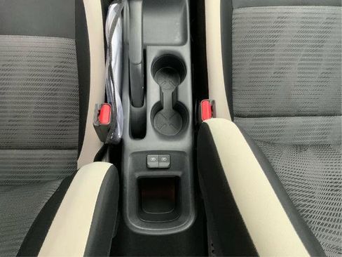 Used 2022 Nissan Versa SV image 17